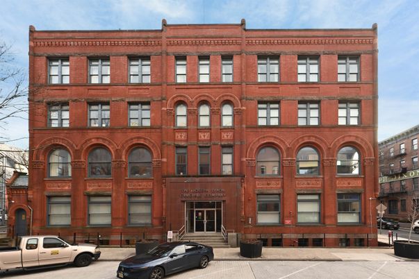 Exterior, Facade, Rowhouse