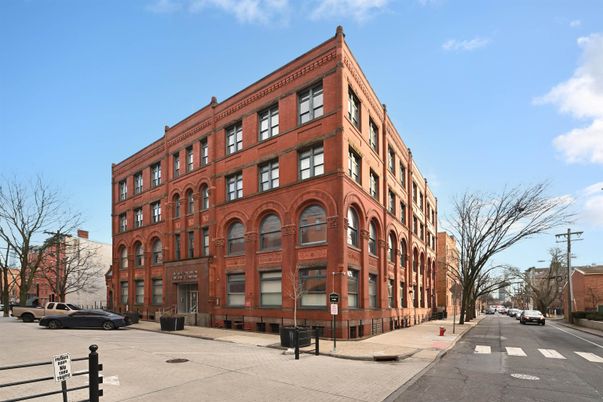 Exterior, Facade, Chicago School