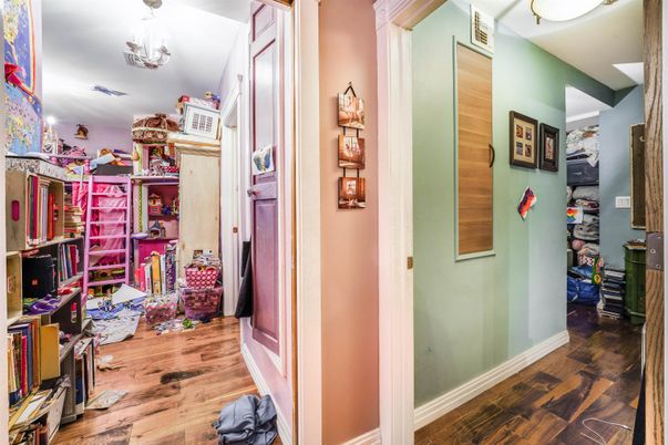 Interior, Walk-in Closets, Wood Texture Flooring