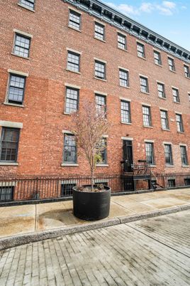 Exterior, Facade, Brick Facade, Rowhouse