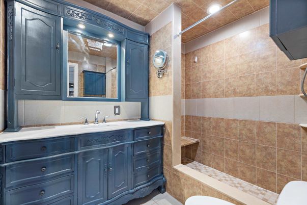 Bathroom, Interior, Recessed Lighting