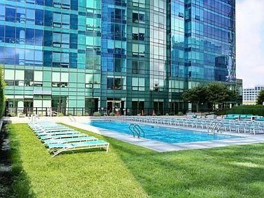 Backyard, Exterior, Facade, Pool, Highrise