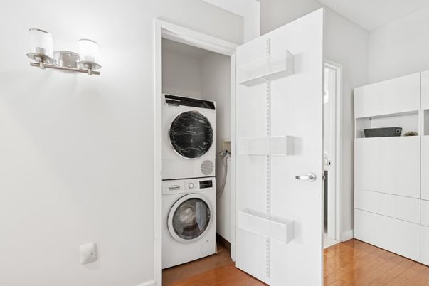 Interior, Utility Closets, Washer, Wood Texture Flooring
