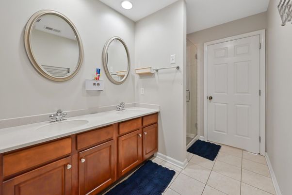 Bathroom, Dual Sink Vanities, Interior, Recessed Lighting