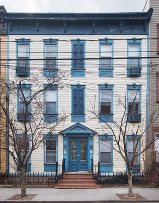 Exterior, Facade, Rowhouse