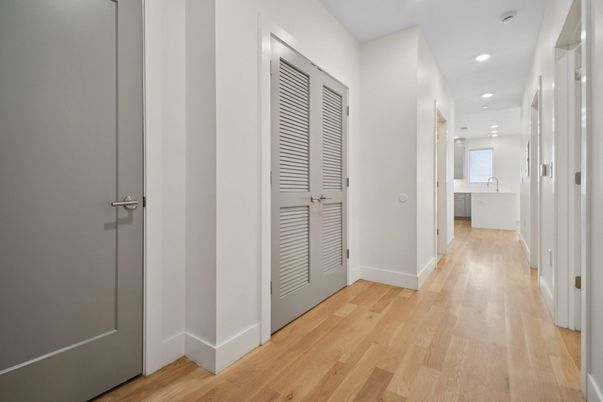 Interior, Recessed Lighting, Wood Texture Flooring