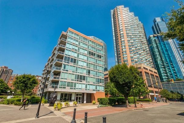 Exterior, Facade, Condo Building