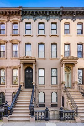 Exterior, Facade, Brownstone