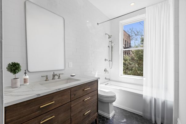 Bathroom, Interior, Recessed Lighting