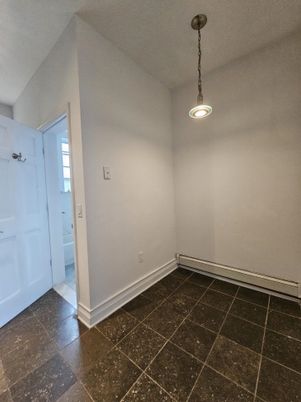 Empty room, Interior, Pendant Lights
