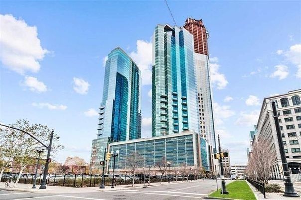 Exterior, Facade, Highrise