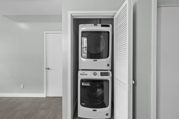 Interior, Utility Closets, Washer, Wood Texture Flooring