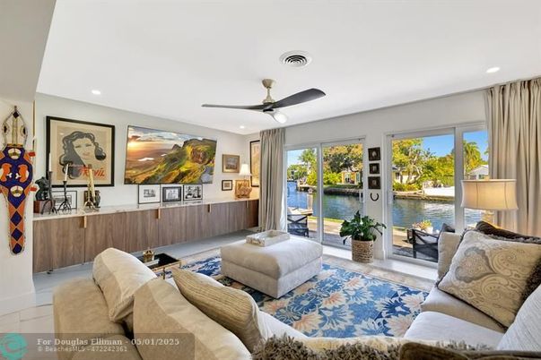 Interior, Living room, Recessed Lighting, Water