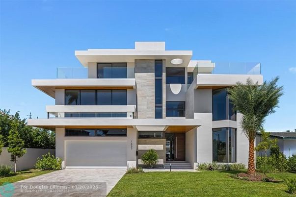 Attached, Exterior, Facade, Modern