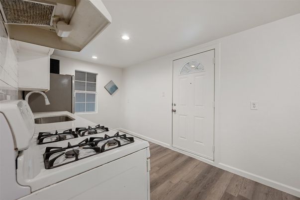 Interior, Kitchen, Recessed Lighting, Wood Texture Flooring