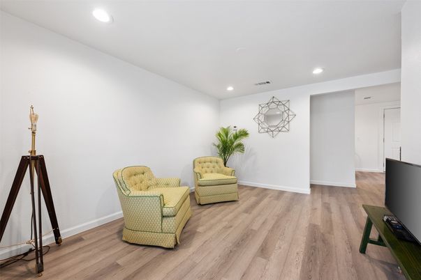Interior, Recessed Lighting, Wood Texture Flooring