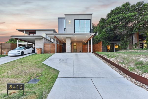 Exterior, Facade, Modern