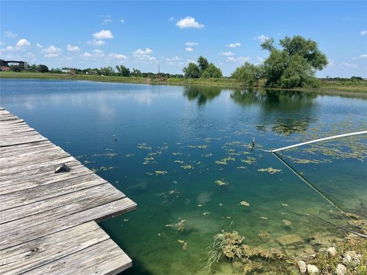 Exterior, Lake