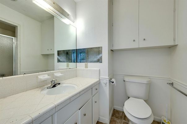 Bathroom, Interior, Tile Countertops