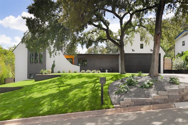 Attached, Exterior, Facade, Modern