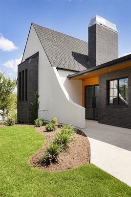 Backyard, Exterior, Facade, Modern