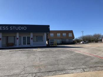 Exterior, Facade, Modern