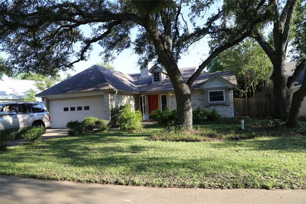 Attached, Exterior, Facade, Ranch