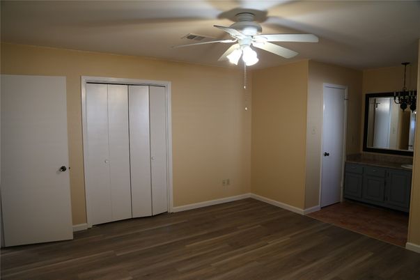 Empty room, Interior, Pendant Lights, Wood Texture Flooring