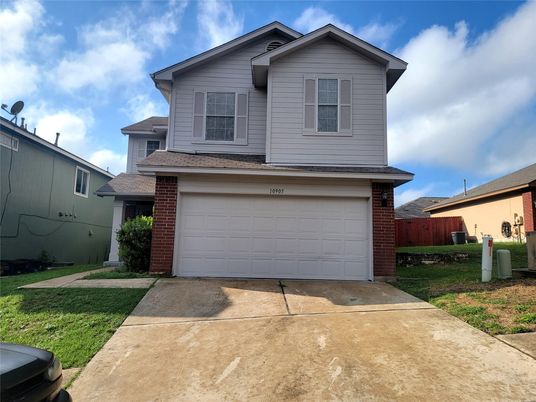 Attached, Exterior, Facade, Brick Facade, American Craftsman