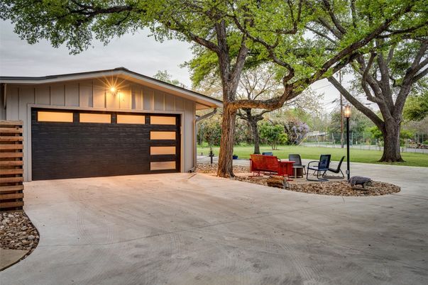 Detached Garage, Exterior