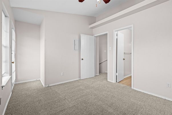 Empty room, Interior