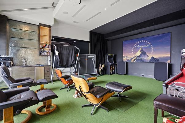 Interior, Projection Screen, Recessed Lighting