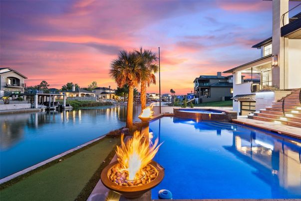 Exterior, Pool, Water