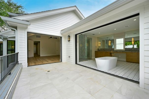 Bathroom, Exterior