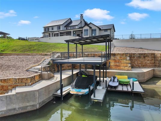 Exterior, Lake