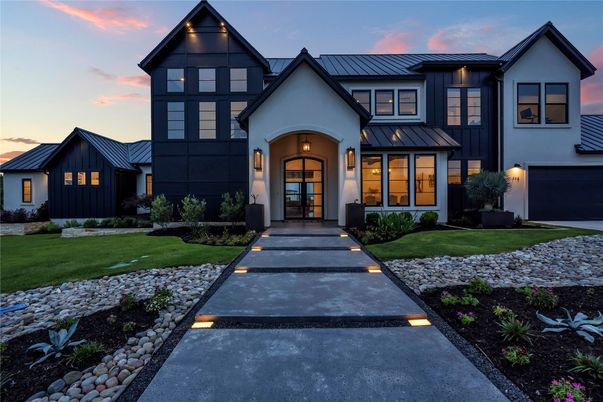 Exterior, Facade, Farmhouse