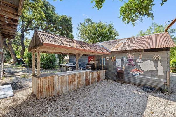 Backyard, Exterior