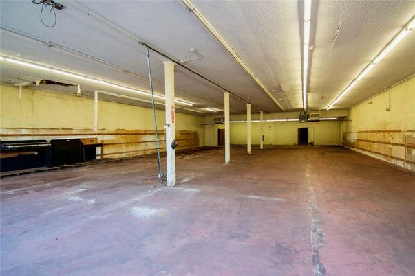 Garage, Interior