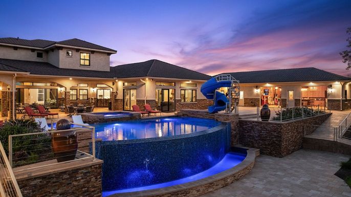 Exterior, Pool