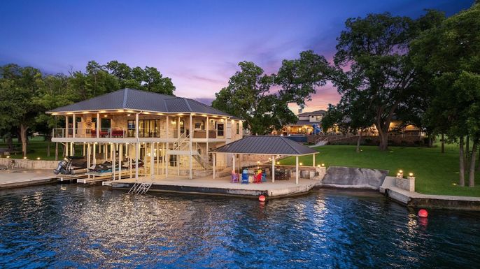 Exterior, Lake