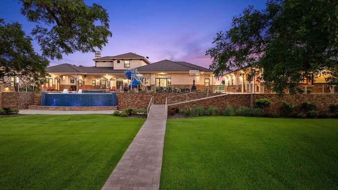 Backyard, Exterior, Pool
