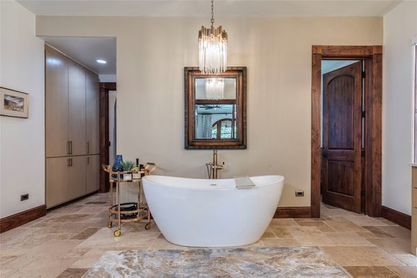 Bathroom, Free Standing Baths, Interior, Pendant Lights, Recessed Lighting