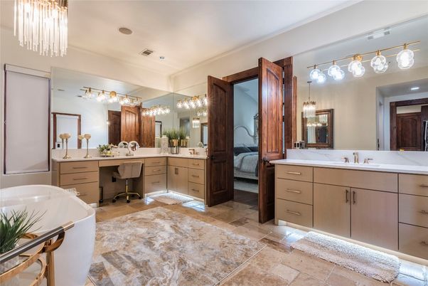 Bathroom, Dual Sink Vanities, Interior, Recessed Lighting