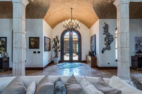 Chandelier, Interior, Living room
