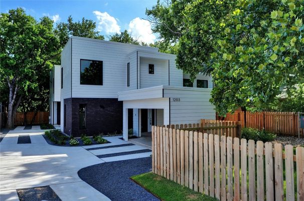 Exterior, Facade, Modern