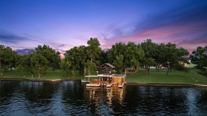 Exterior, Lake