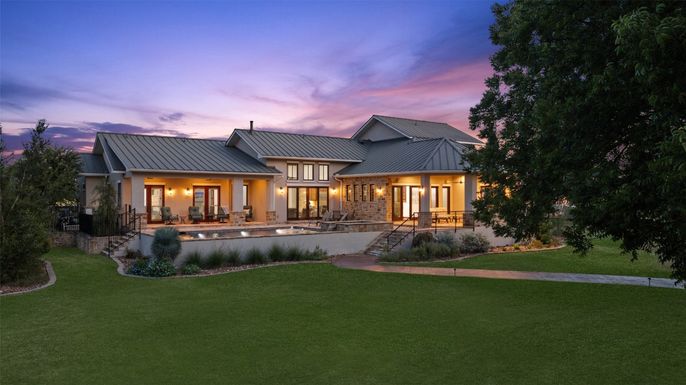 Backyard, Exterior, Facade, Farmhouse
