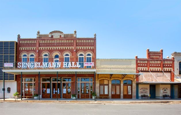 Exterior, Facade, Highrise