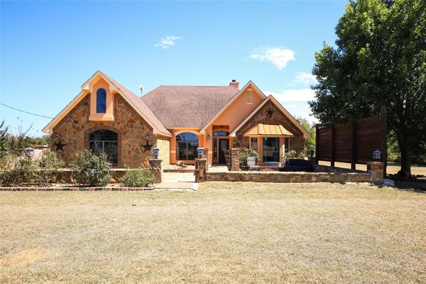 Backyard, Exterior, Facade, Log Home