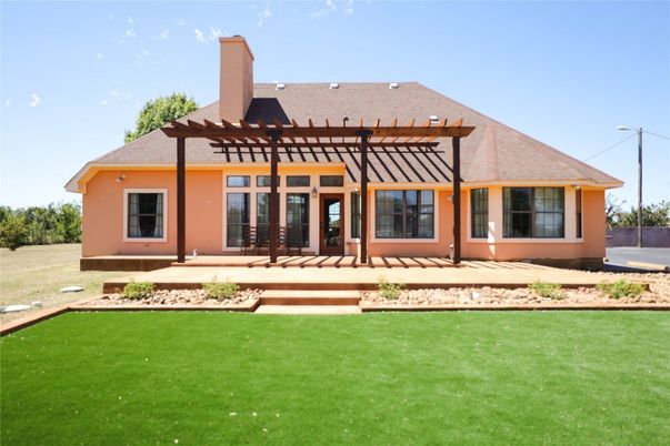 Backyard, Exterior, Facade, Ranch